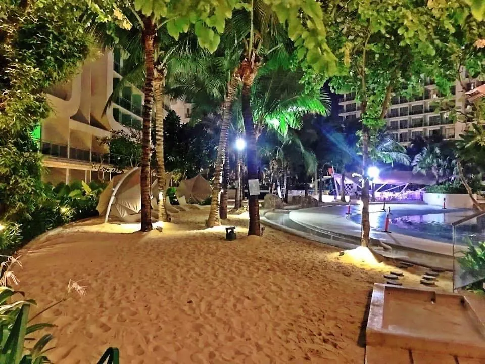 Azure Urban Residence Resort A9 Near Sm Mall Bicutan W/ Balcony Manila 0*,